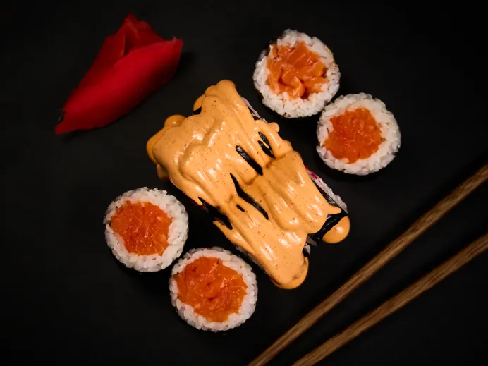 Острый лосось маки 